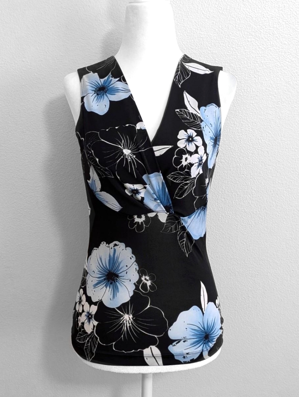 2000s Moa Moa Black & Blue Floral V-Neck Top Floral Y2K Summer | Size M